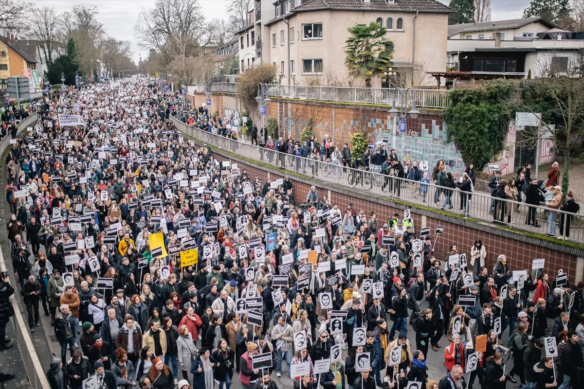 Hanau kentinde ırkçılık ve teröre karşı miting düzenlendi