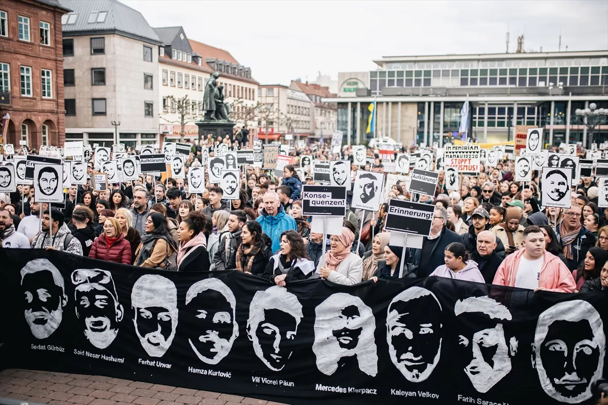 Hanau kentinde ırkçılık ve teröre karşı miting düzenlendi