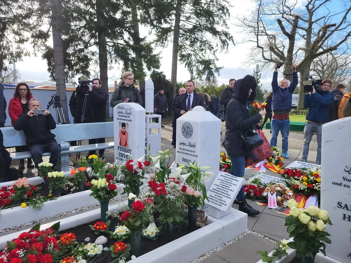 Hanau'da ırkçı terör saldırısında hayatını kaybedenler için anma töreni düzenlendi