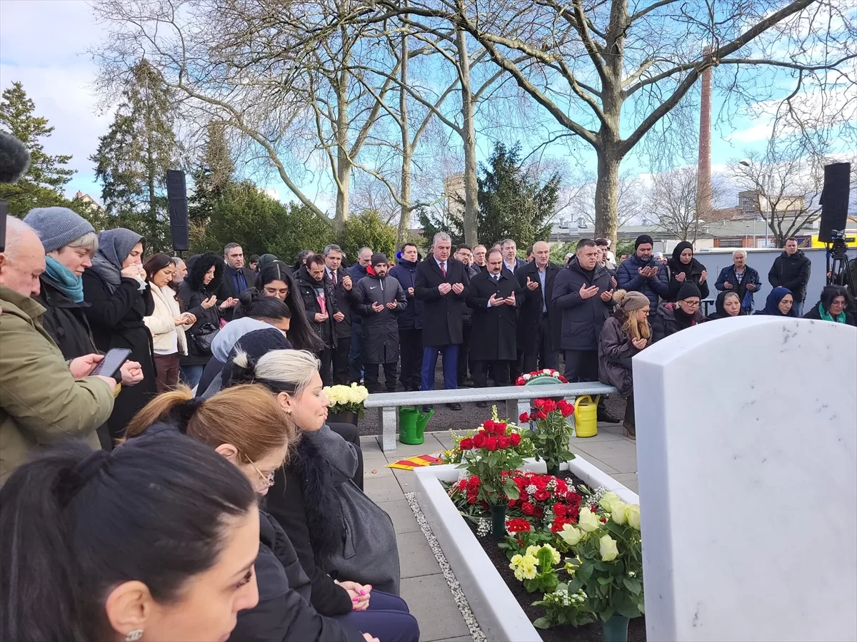 Hanau'da ırkçı terör saldırısında hayatını kaybedenler için anma töreni düzenlendi