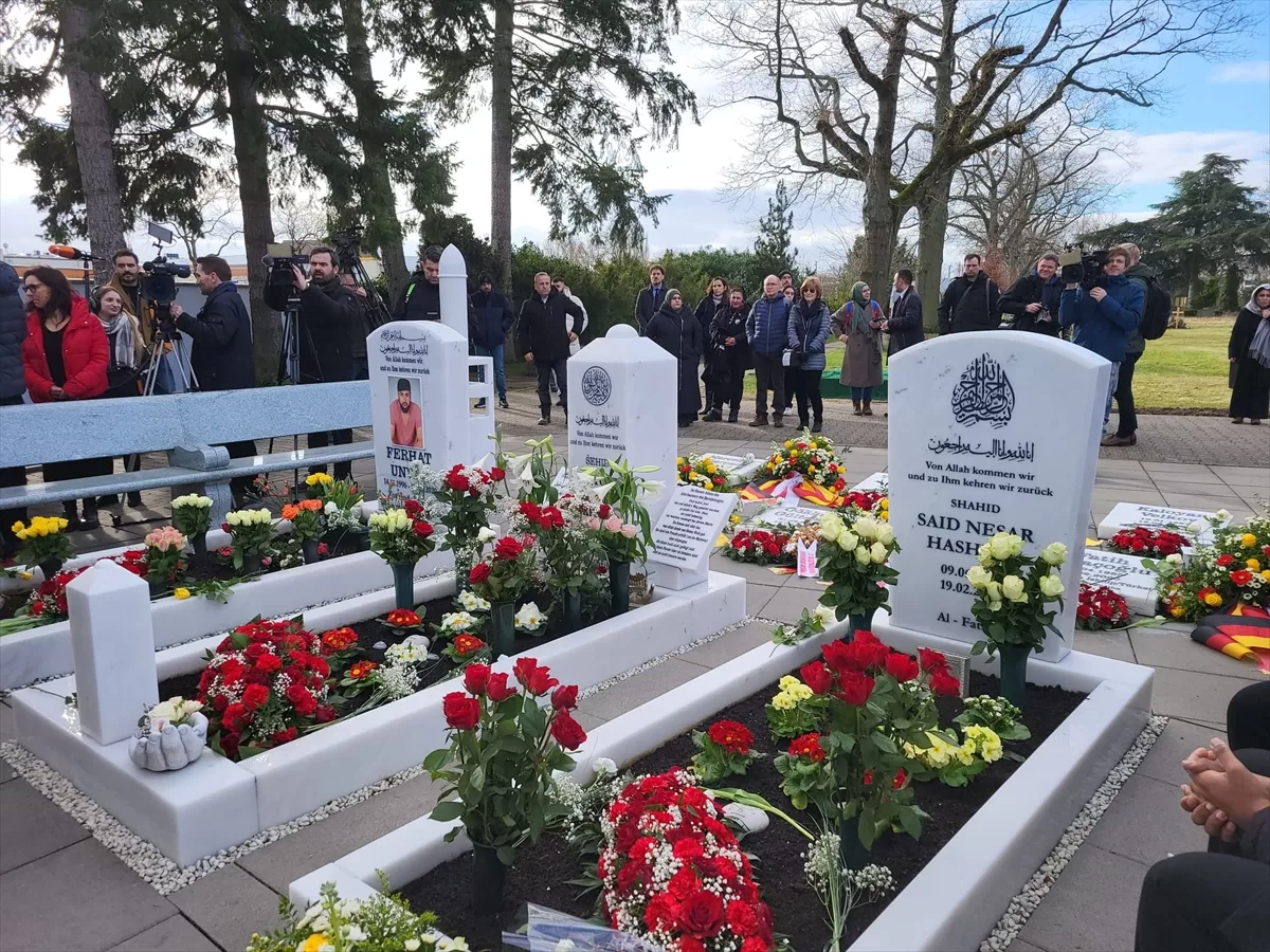 Hanau'da ırkçı terör saldırısında hayatını kaybedenler için anma töreni düzenlendi