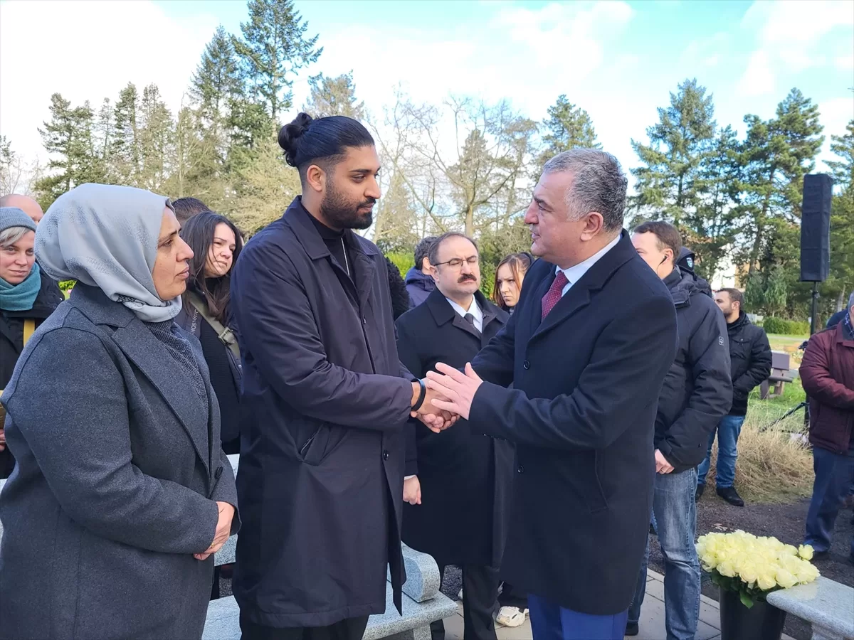 Hanau'da ırkçı terör saldırısında hayatını kaybedenler için anma töreni düzenlendi