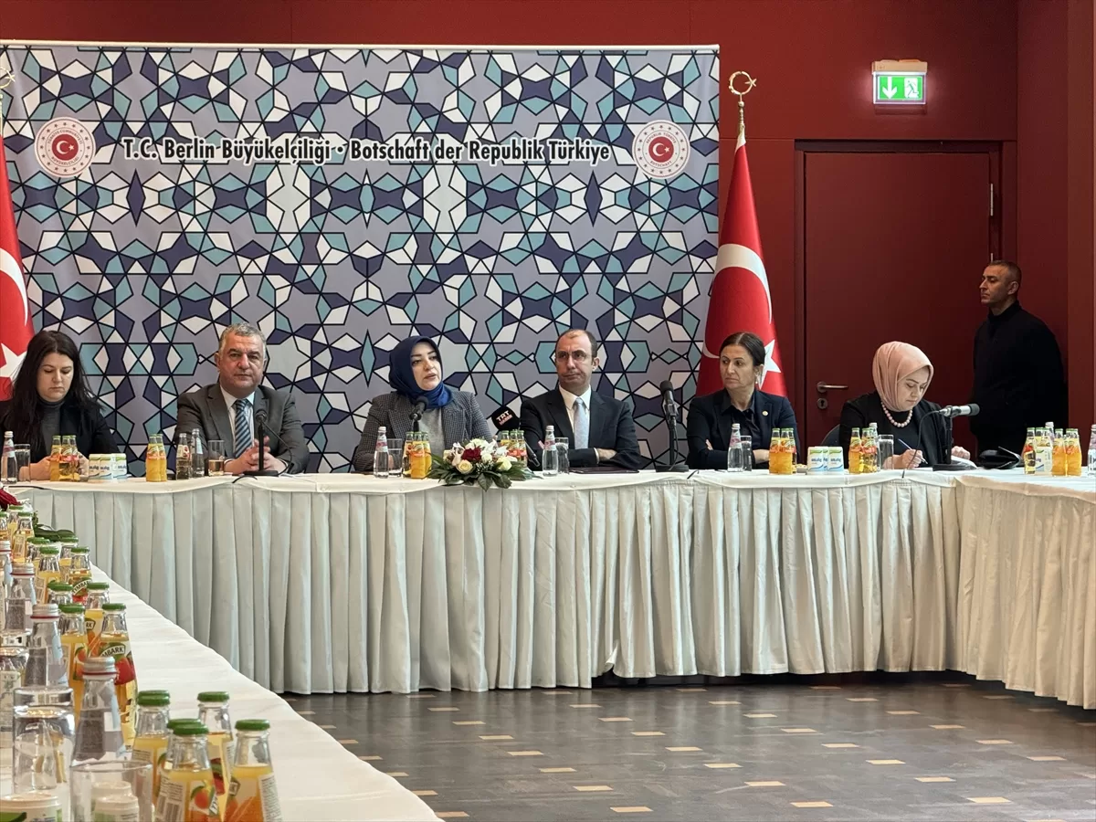 TBMM Kadın Erkek Fırsat Eşitliği Komisyonu, Berlin'de başarılı iş insanlarıyla buluştu