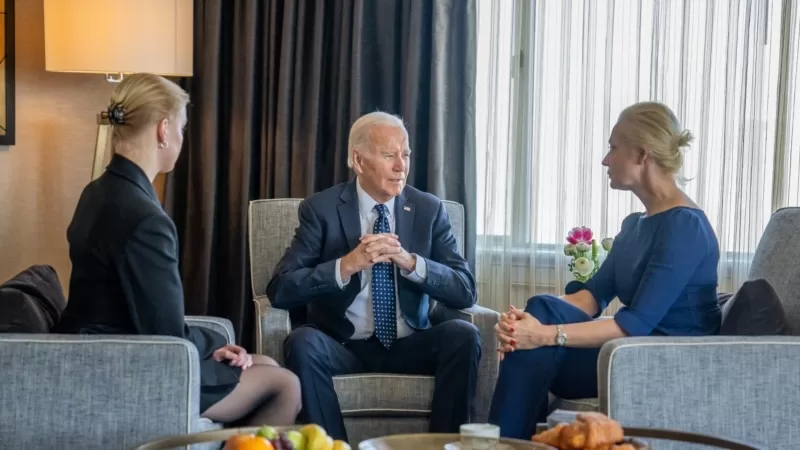 Biden Navalni'nin eşi ve kızı ile görüştü