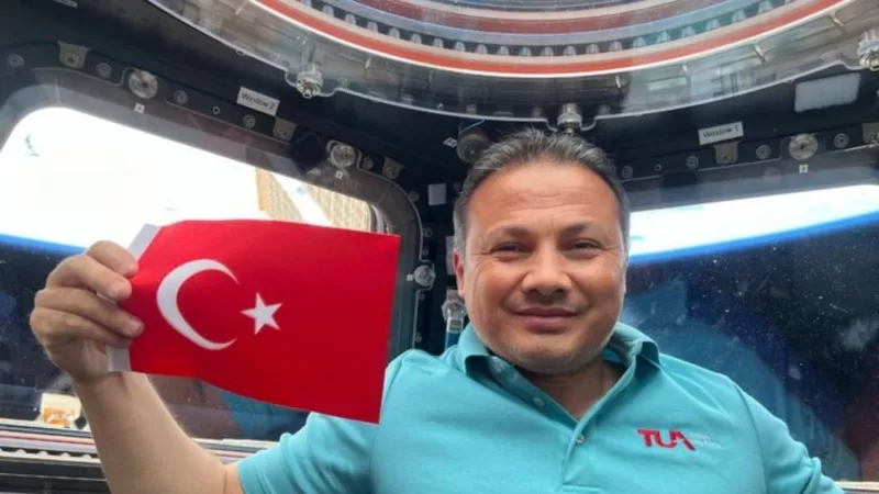 Dragon kapsülü Uluslararası Uzay İstasyonu'ndan ayrıldı