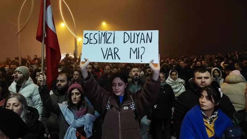 Hatay’daki 6 Şubat anmasında hem hükümet hem de muhalefet protesto edildi