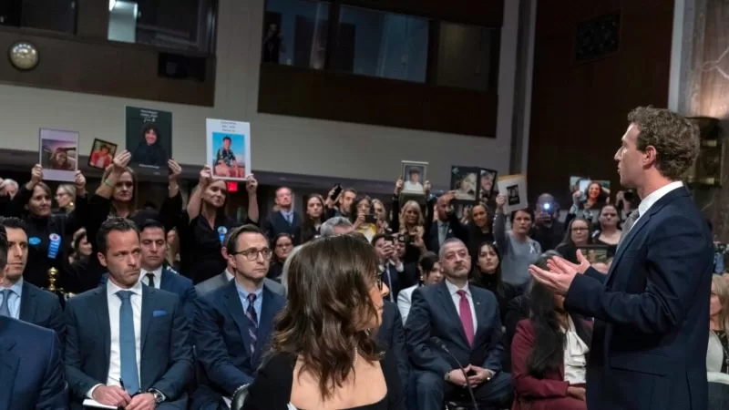 Meta CEO’su Mark Zuckerberg Senato komisyonu oturumunda ailelerden özür diledi