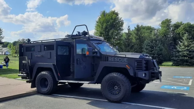 Minnesota’da 2 polis ve 1 itfaiye görevlisi açılan ateşte yaşamını yitirdi