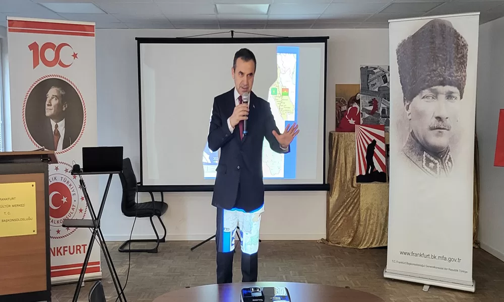 Dr. Naim Babüroğlu, Frankfurt’ta Atatürk ve Cumhuriyet’i anlattı