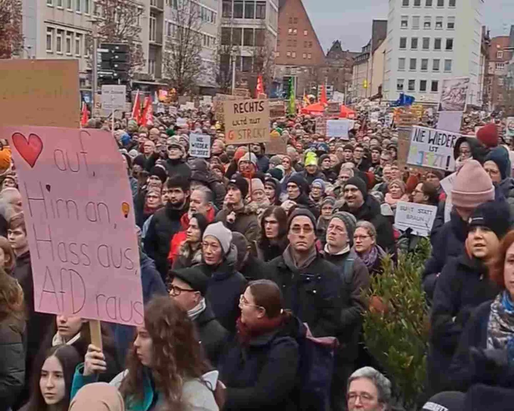 Nürnberg’de aşırı sağ protesto edildi