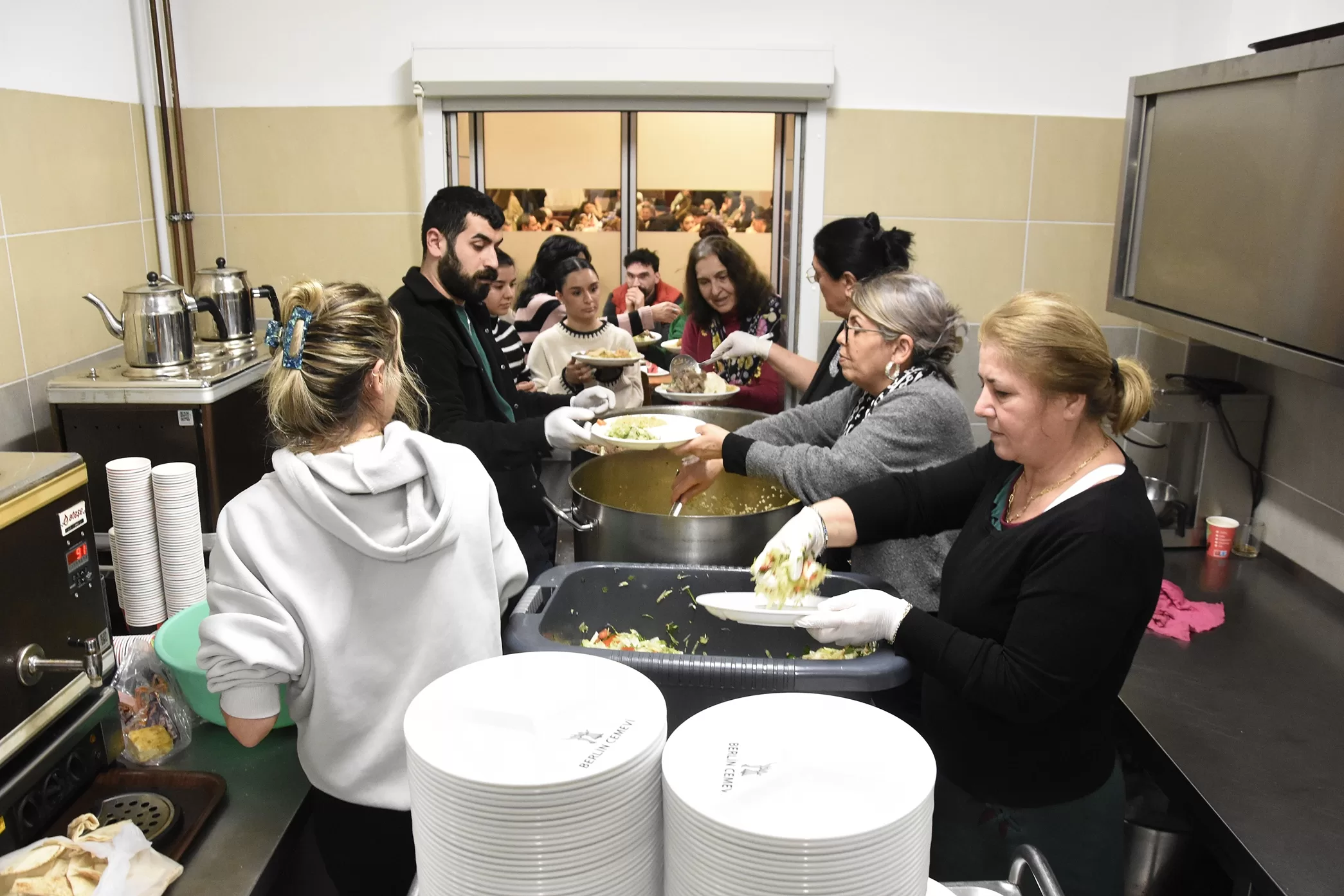 Berlin`deki Hızır Orucu Günlerinde Binlerce Kişi Bir Aradaydı