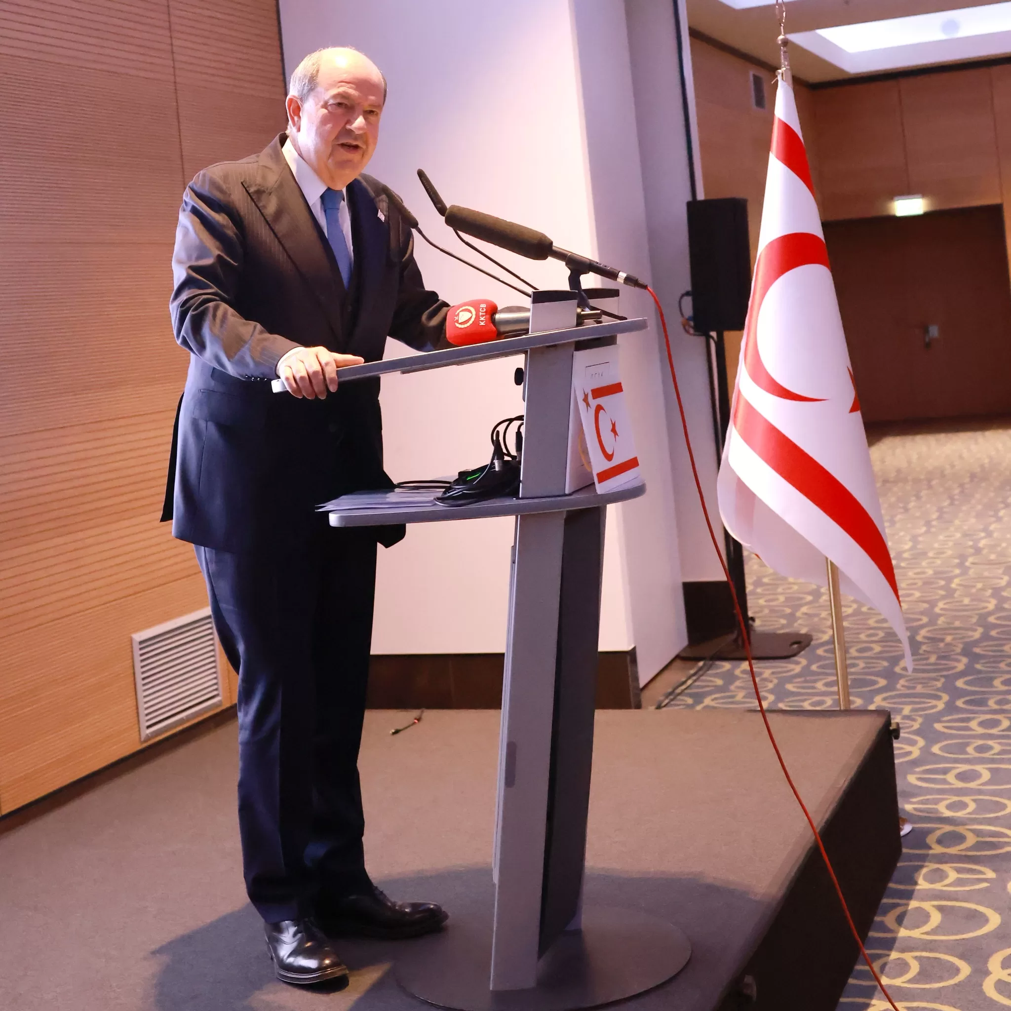 Tatar, Berlin’de Türk-Alman iş insanlarını Kıbrıs’a yatırıma çağırdı