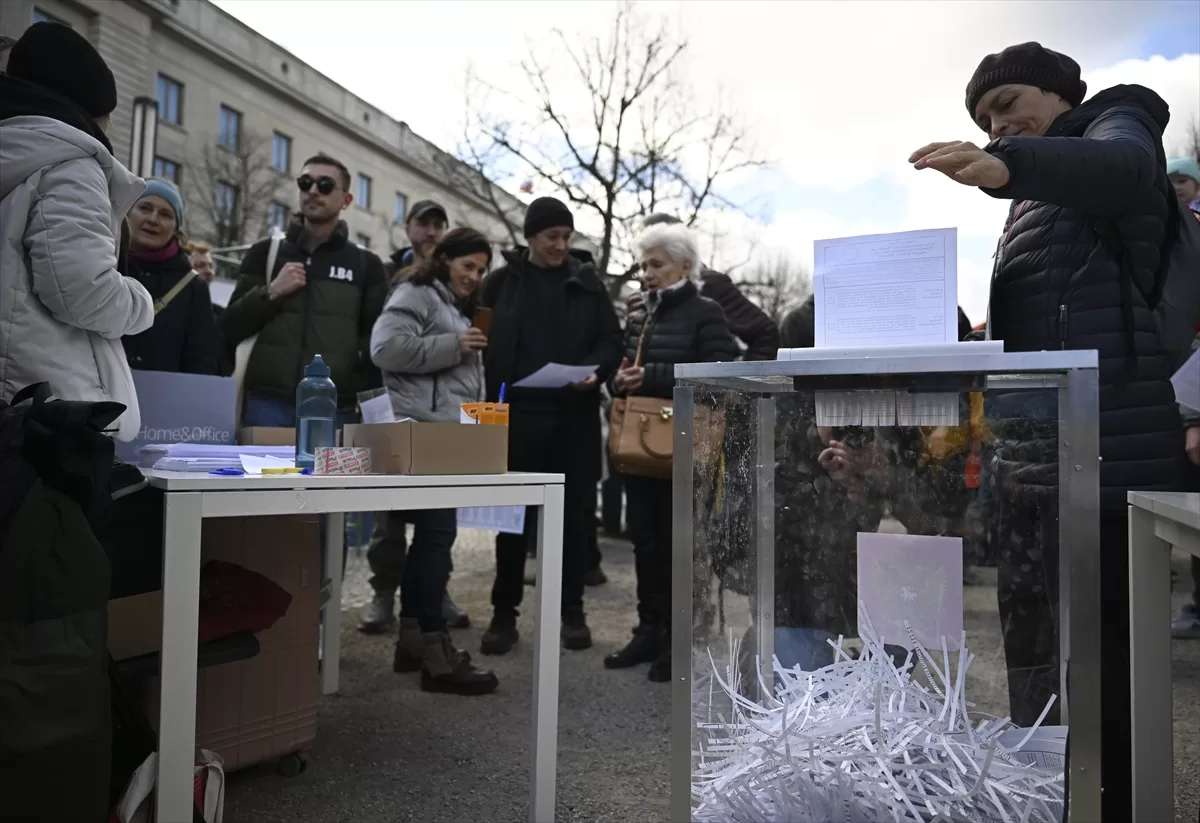 Putin, Berlin`de protesto edildi