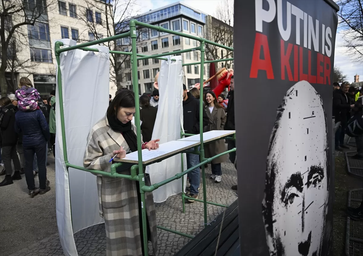Putin, Berlin`de protesto edildi