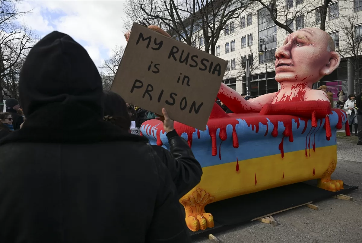Putin, Berlin`de protesto edildi