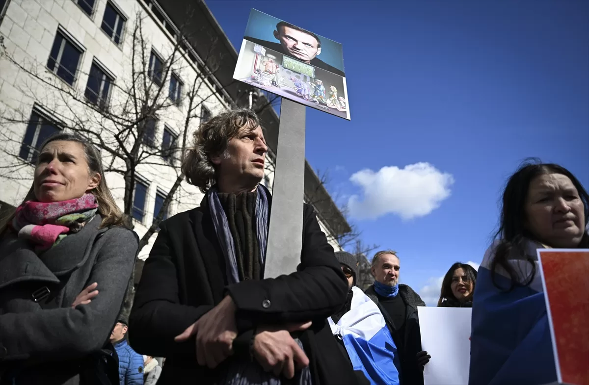 Putin, Berlin`de protesto edildi