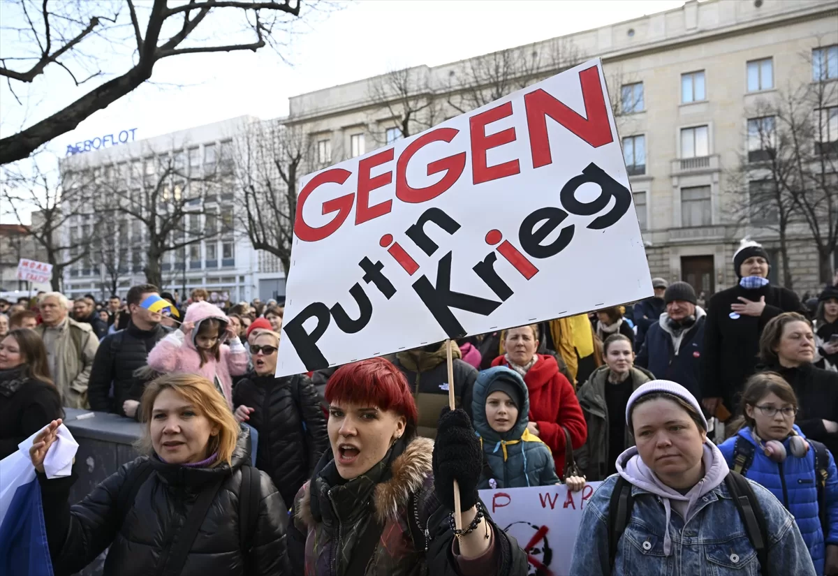 Putin, Berlin`de protesto edildi