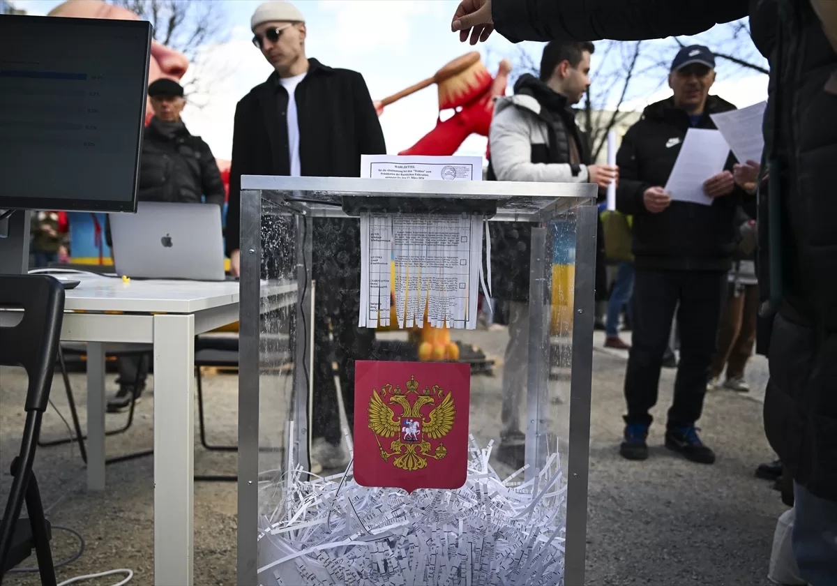 Putin, Berlin`de protesto edildi