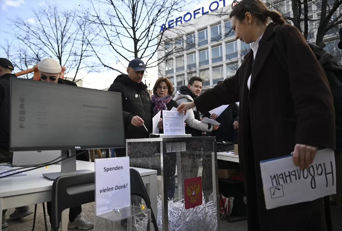 Putin, Berlin`de protesto edildi