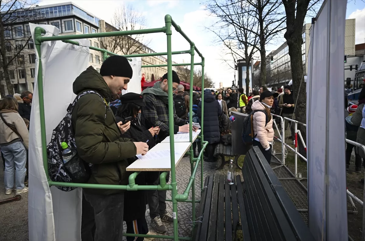 Putin, Berlin`de protesto edildi