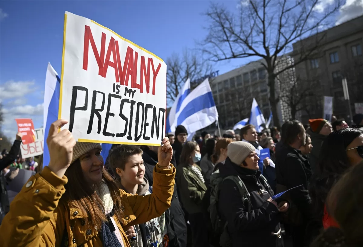 Putin, Berlin`de protesto edildi