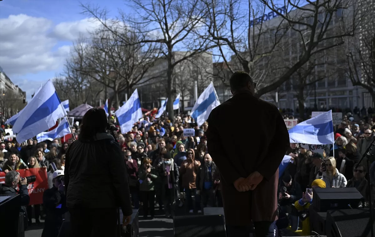Putin, Berlin`de protesto edildi