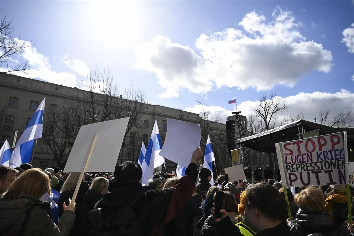 Putin, Berlin`de protesto edildi