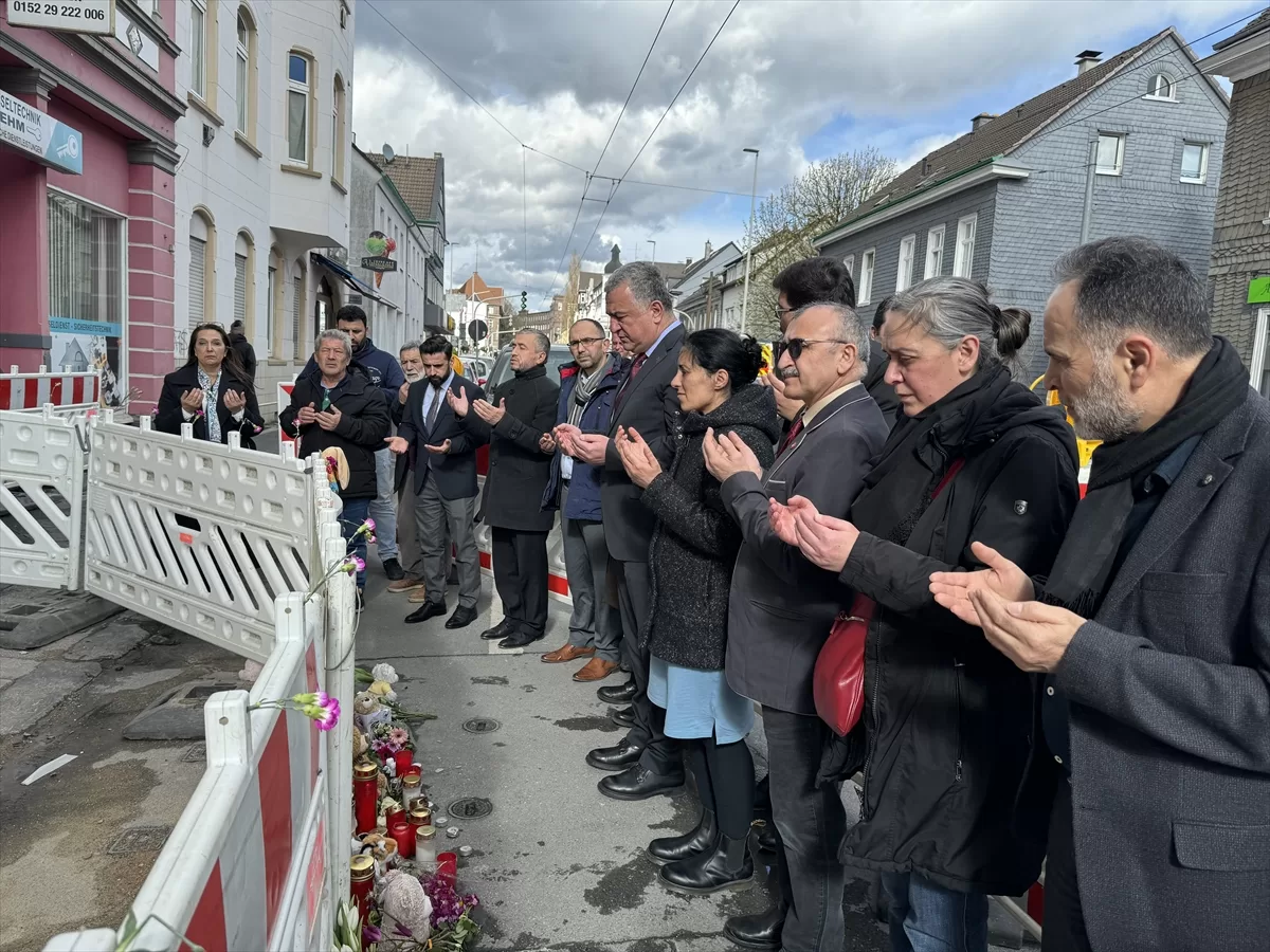 Büyükelçi Şen, Solingen'de yaşamını yitirenlerin yakınlarını ve yaralıları ziyaret etti