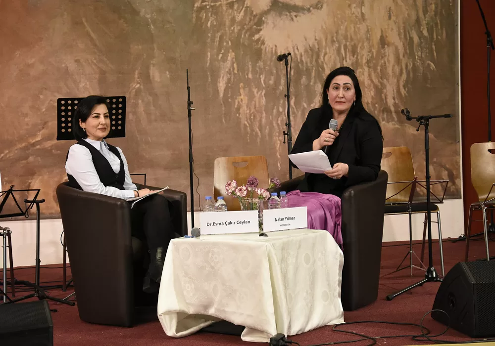 Berlin Cem Evi`nde coşkulu 8 Mart kutlaması
