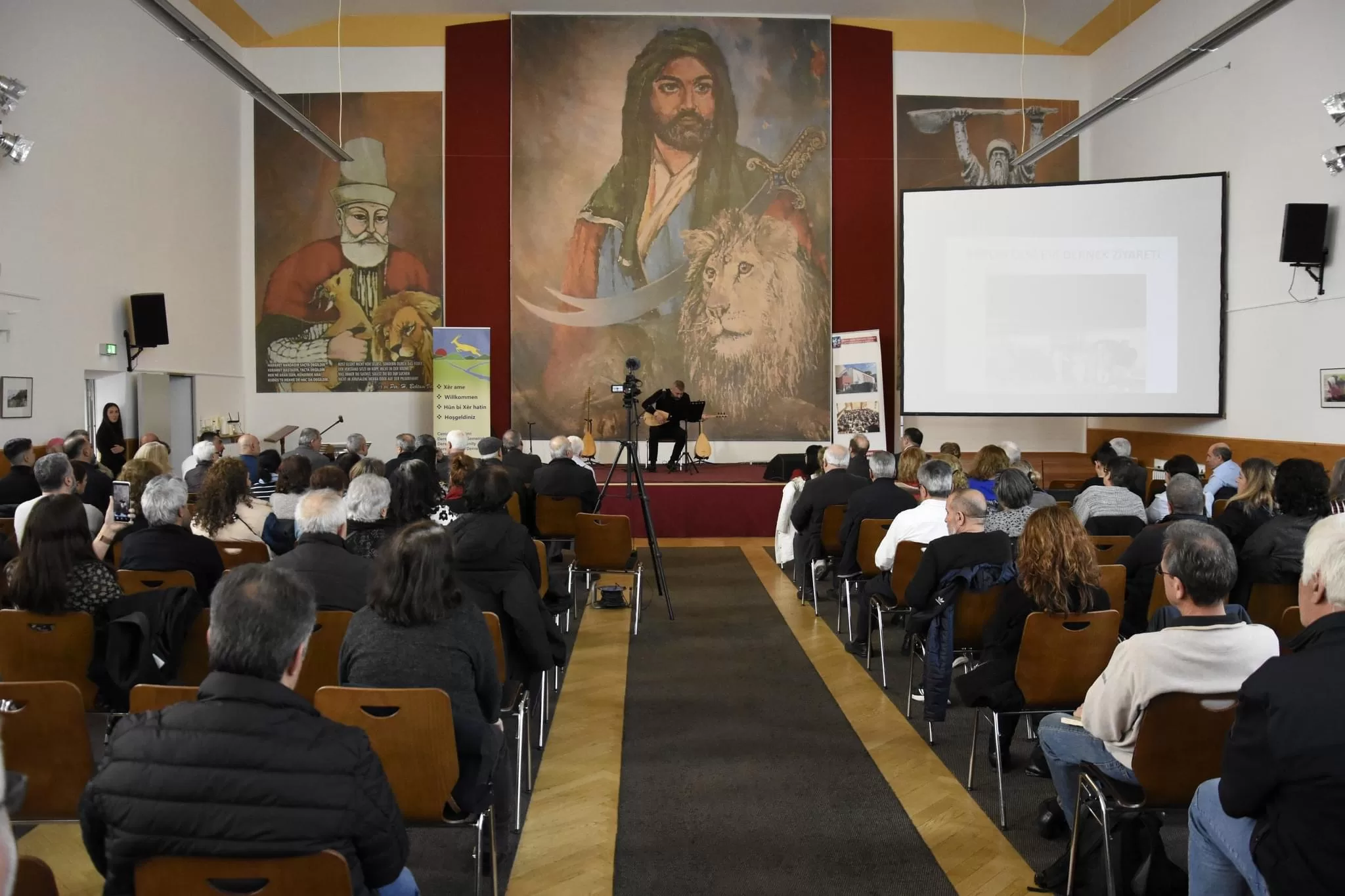 Berlin Cemevi ve Dersim Cemaatinden dayanışma konseri