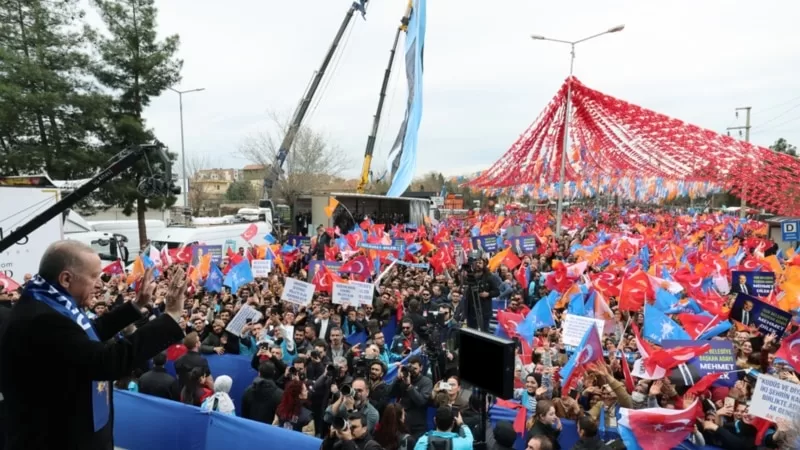 “Kapımız teröristlere de terör örgütünün güdümünde siyasetçilik oynayanlara da kapalıdır”