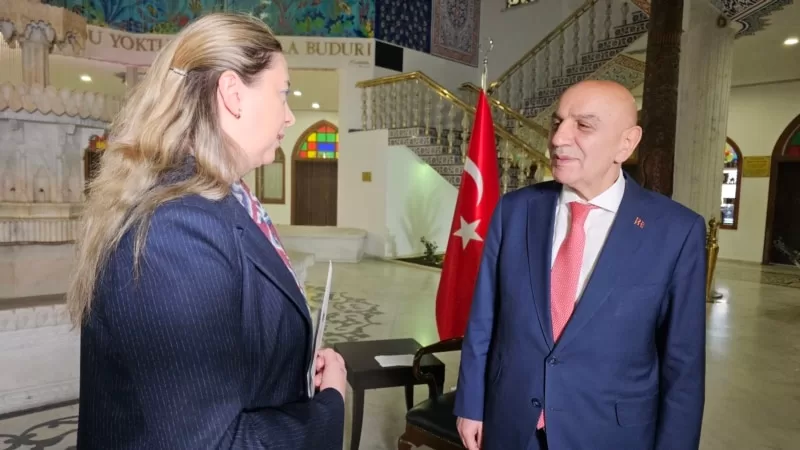 “Kendisi ve Ankaralı suyu neden pet şişeden içiyor?”