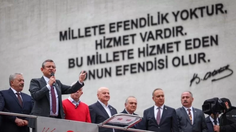 Özgür Özel Artvin’de halktan AK Parti’ye sarı kart göstermesini istedi