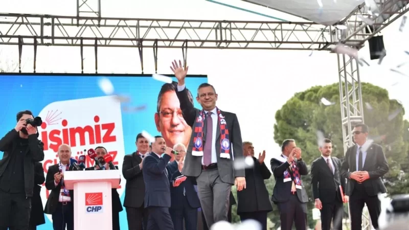 Özgür Özel İzmir’de çekişmeli 5 ilçede sahada