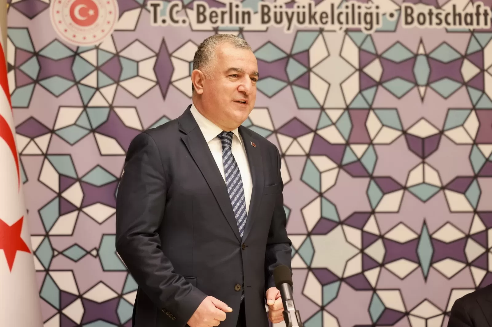 Tatar, Kıbrıs meselesinde eşitlik temelinde iki devletli çözüm istediklerini belirtti