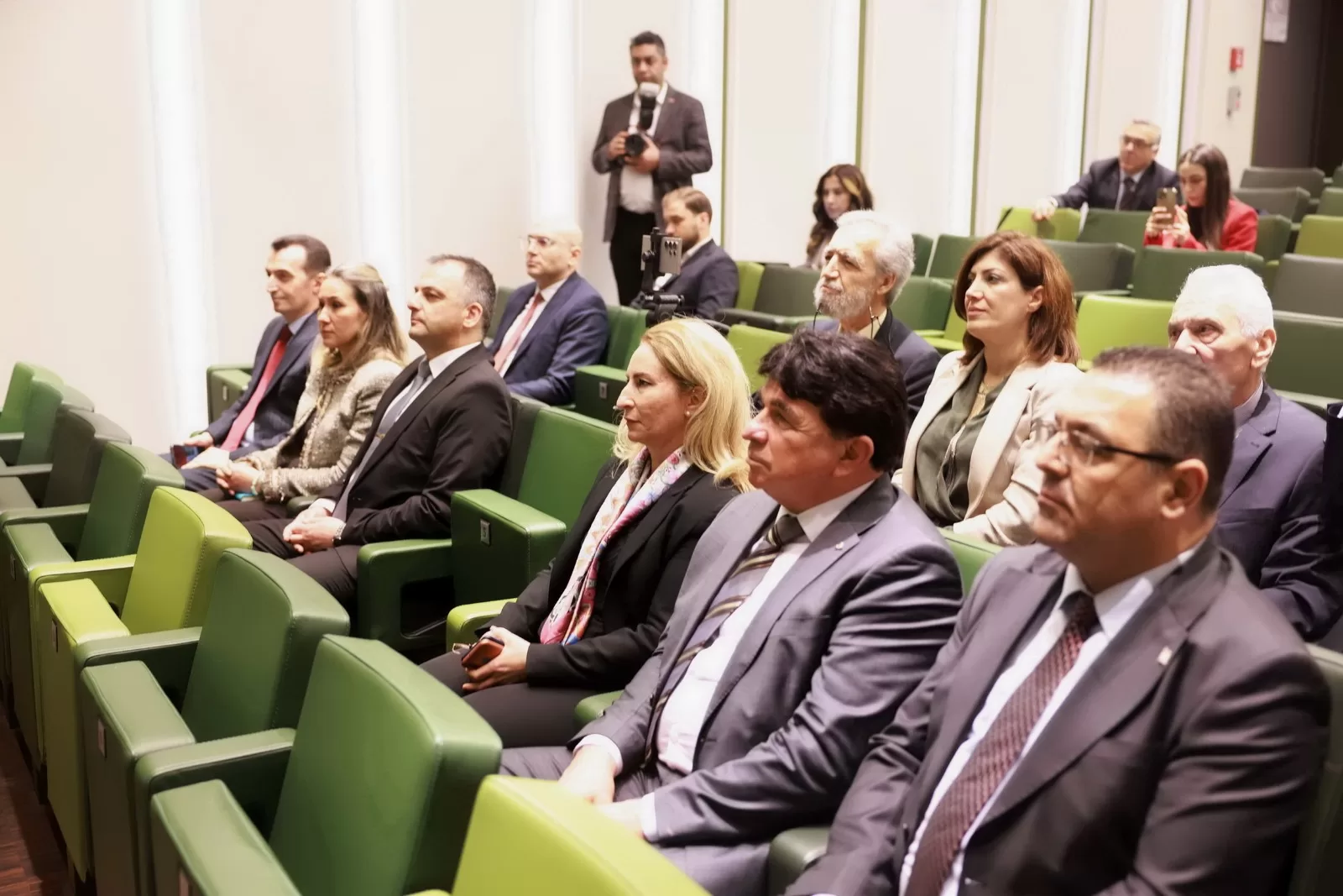 Tatar, Kıbrıs meselesinde eşitlik temelinde iki devletli çözüm istediklerini belirtti