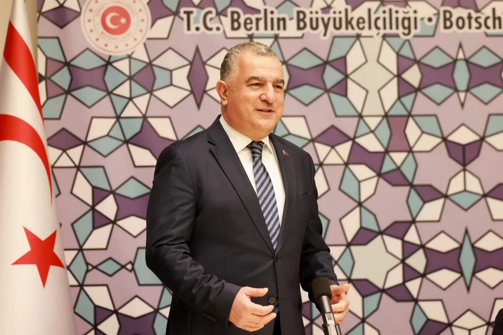 Tatar, Kıbrıs meselesinde eşitlik temelinde iki devletli çözüm istediklerini belirtti