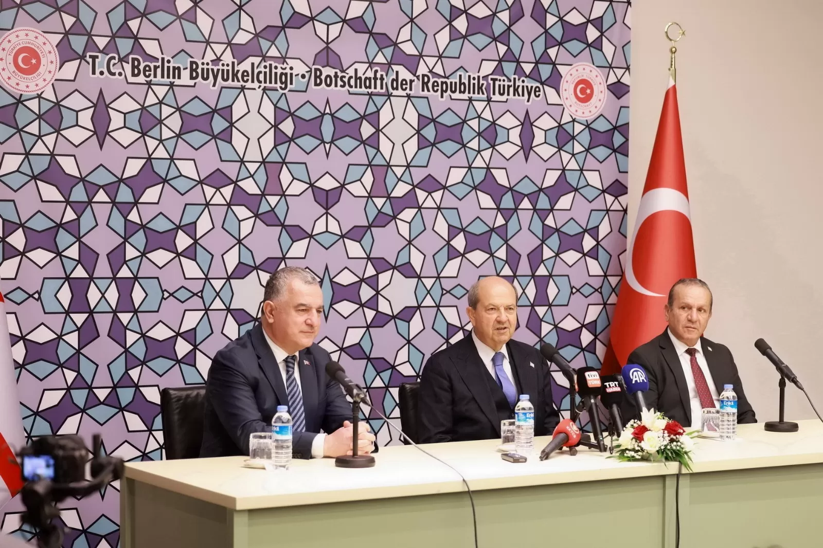 Tatar, Kıbrıs meselesinde eşitlik temelinde iki devletli çözüm istediklerini belirtti