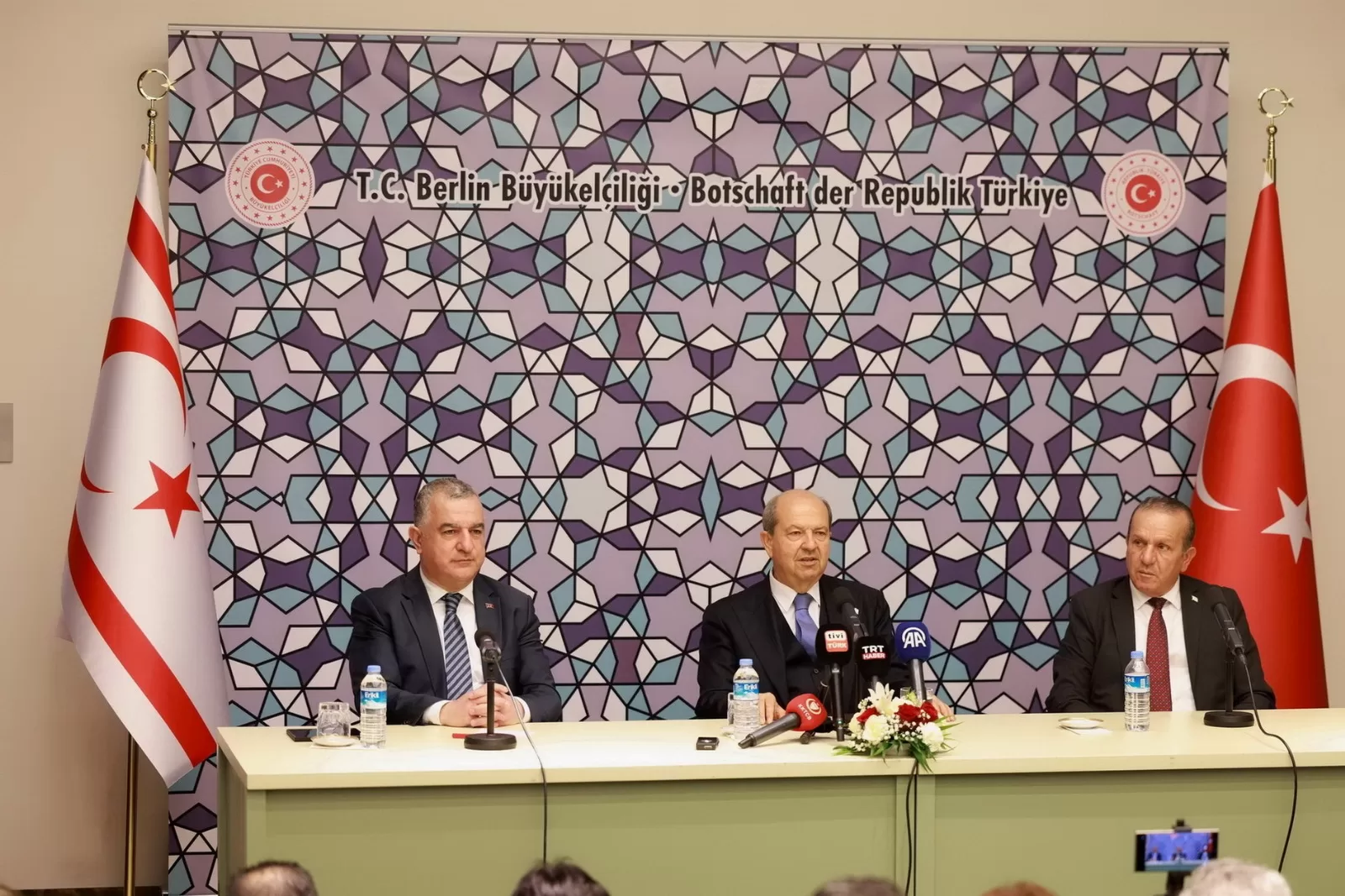 Tatar, Kıbrıs meselesinde eşitlik temelinde iki devletli çözüm istediklerini belirtti