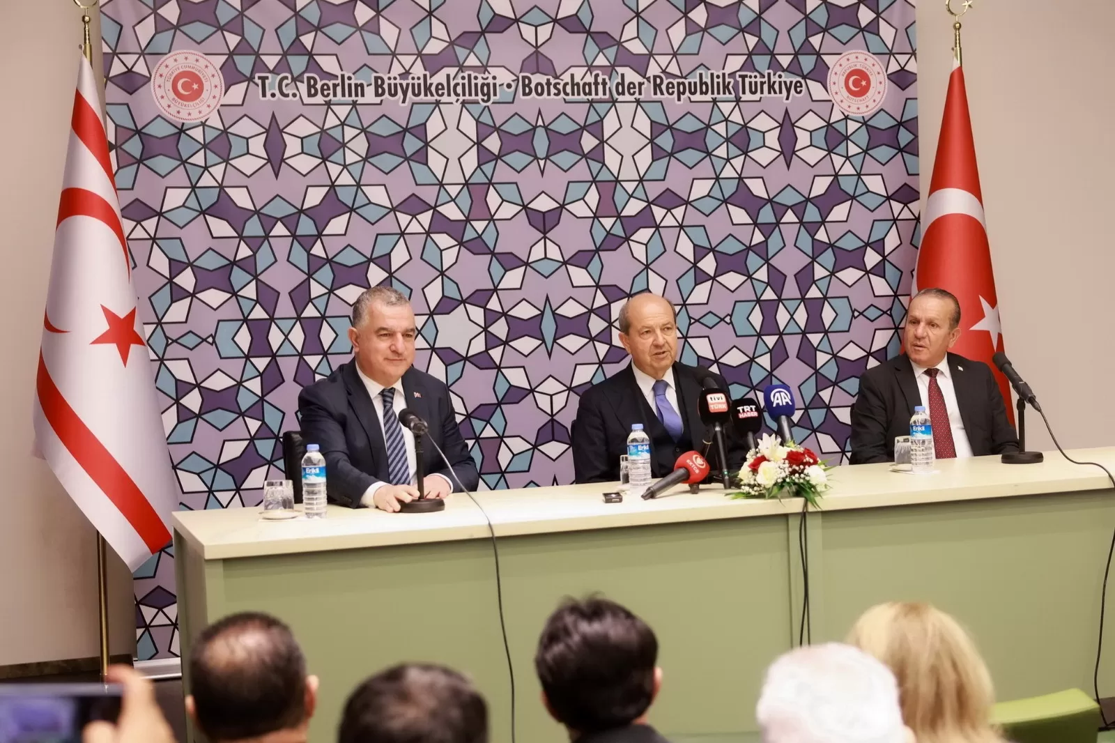 Tatar, Kıbrıs meselesinde eşitlik temelinde iki devletli çözüm istediklerini belirtti