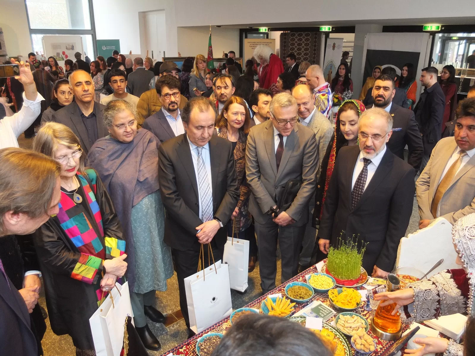Berlin`de 10 Büyükelçiliğin katılımı ile Nevruz kutlandı