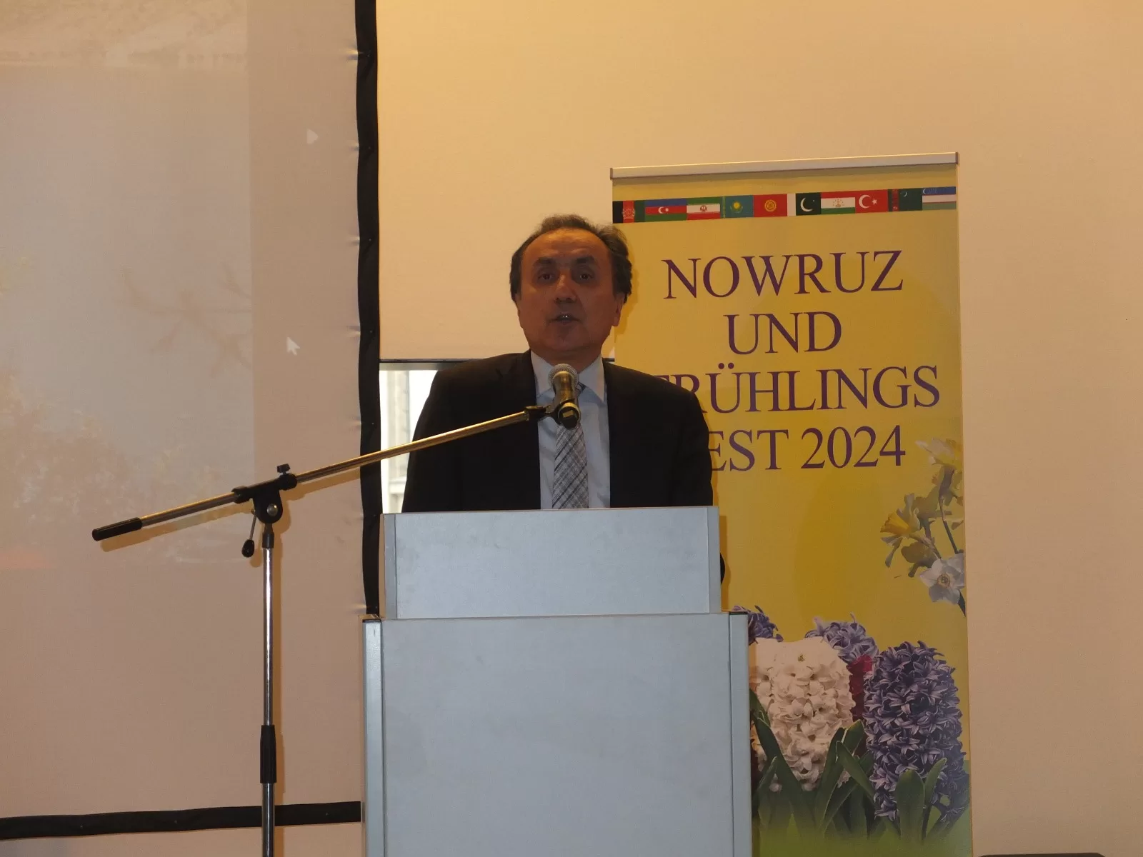 Berlin`de 10 Büyükelçiliğin katılımı ile Nevruz kutlandı