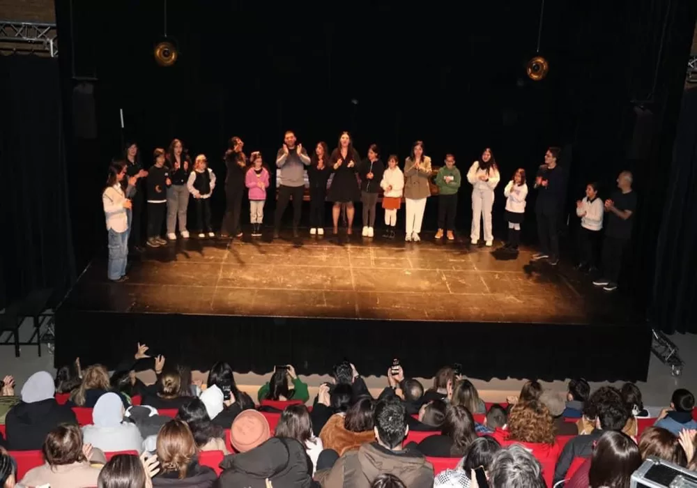 DİL BAYRAĞIMIZ TÜRKÇE BRÜKSEL’DE TİYATRO SAHNESİNDE DALGALANACAK