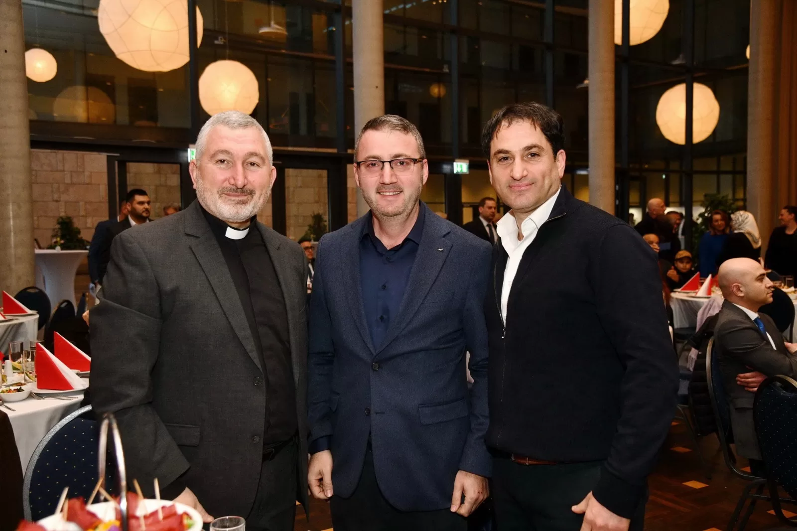 Berlin Başkonsolosu İlker Okan Şanlı İftar Yemeği verdi