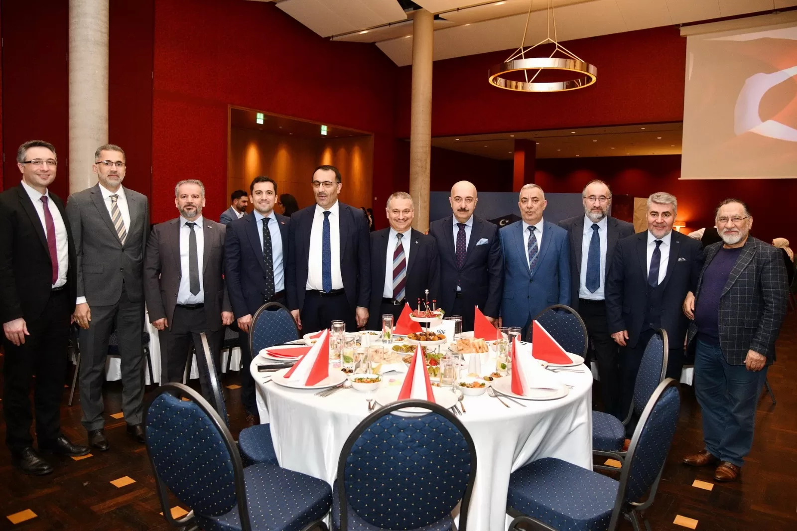 Berlin Başkonsolosu İlker Okan Şanlı İftar Yemeği verdi