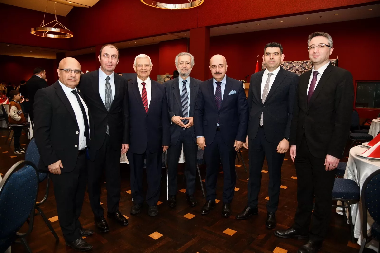 Berlin Başkonsolosu İlker Okan Şanlı İftar Yemeği verdi