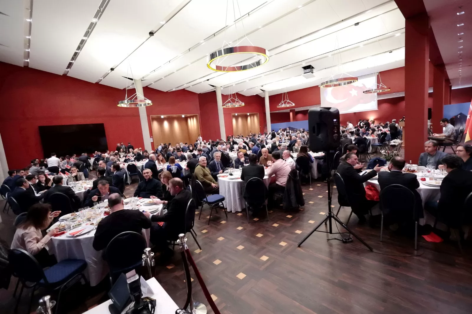 Berlin Başkonsolosu İlker Okan Şanlı İftar Yemeği verdi
