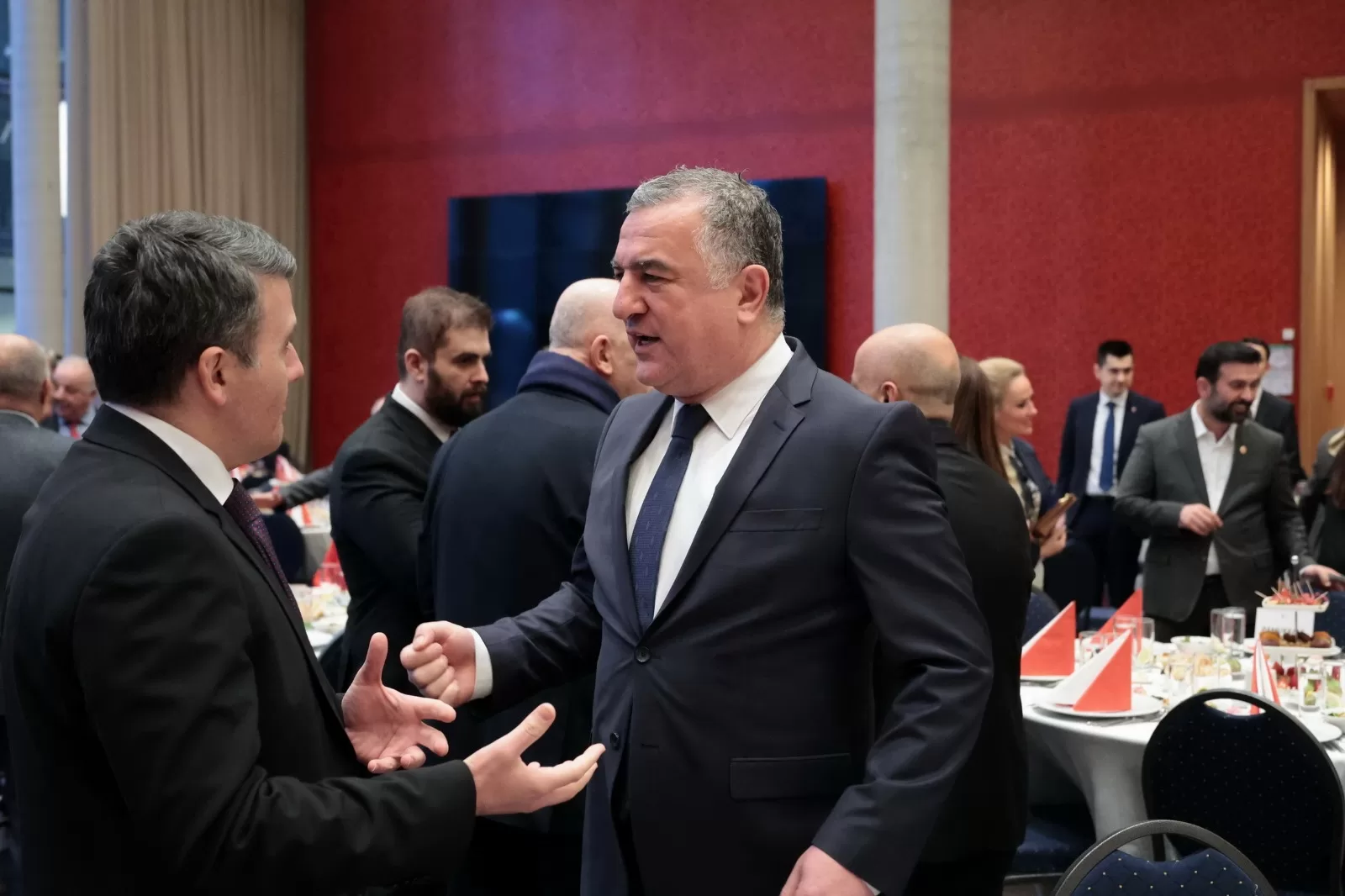 Berlin Başkonsolosu İlker Okan Şanlı İftar Yemeği verdi