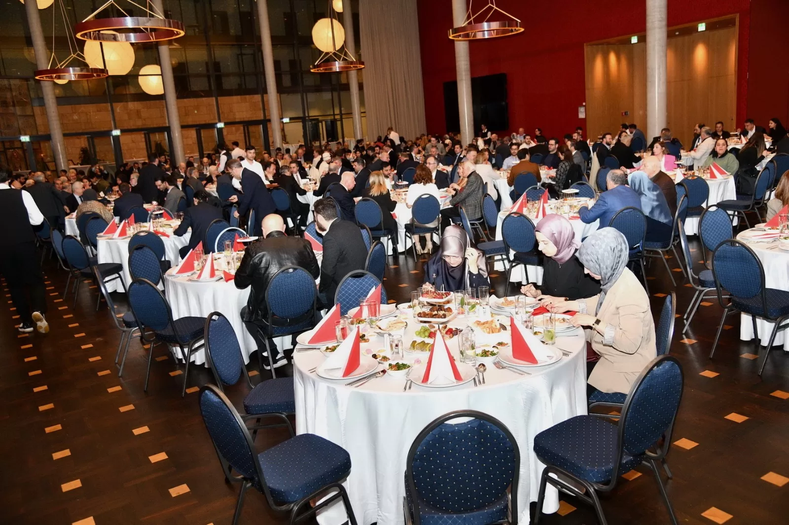 Berlin Başkonsolosu İlker Okan Şanlı İftar Yemeği verdi