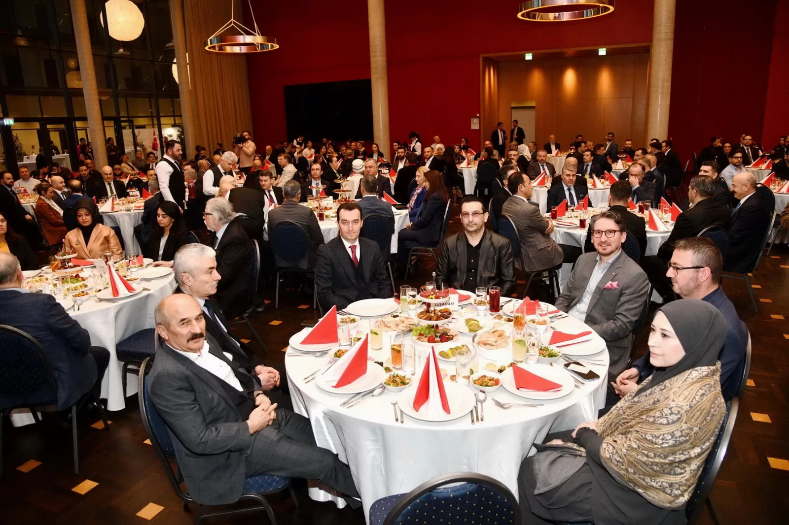Berlin Başkonsolosu İlker Okan Şanlı İftar Yemeği verdi